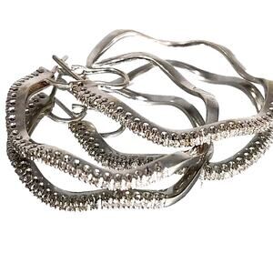 Elegant Wavy 18k White Gold Diamonds Hoop Earrings